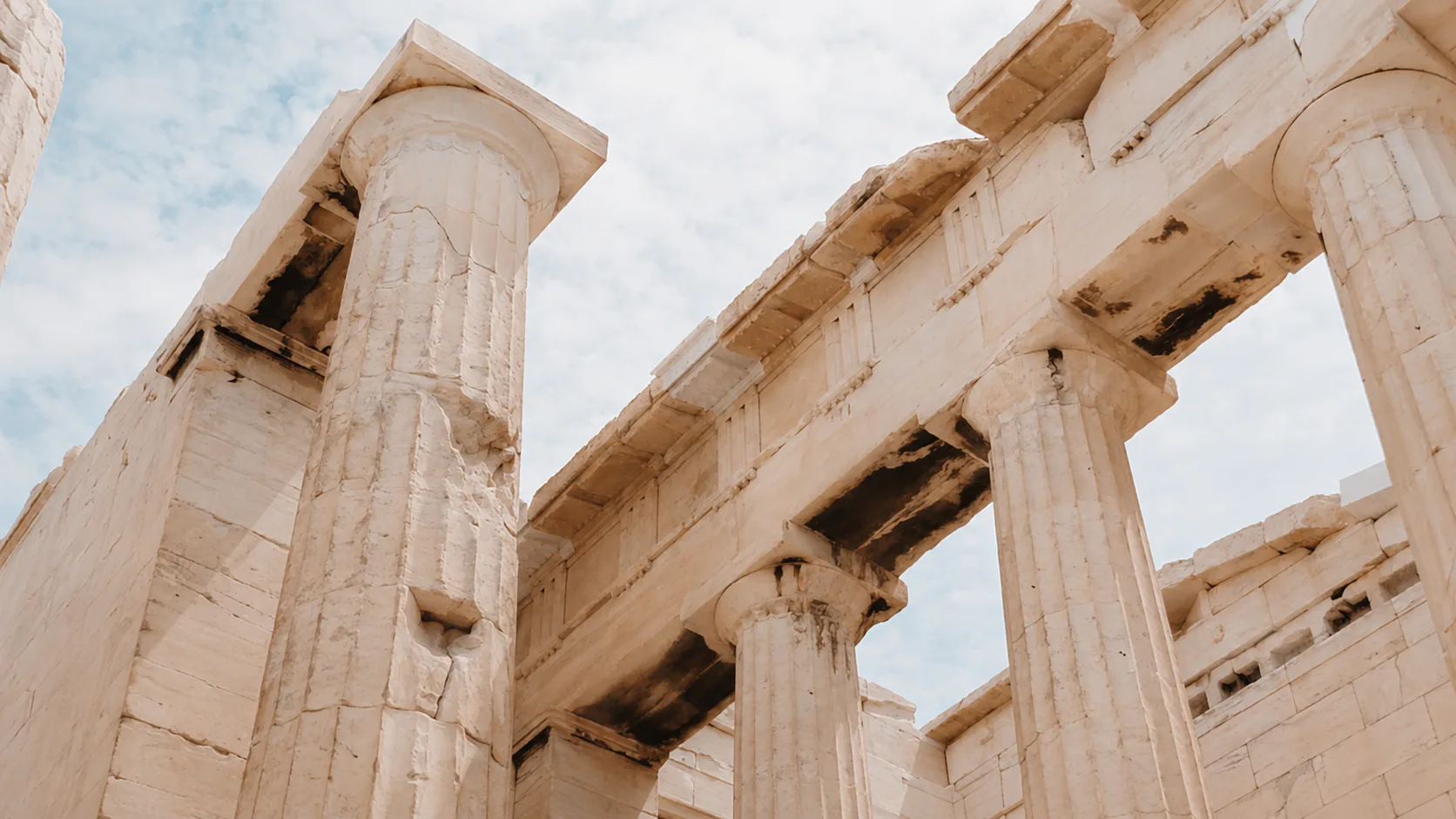 Classical Ionic architecture inspiring ROSA·ROMANTIC